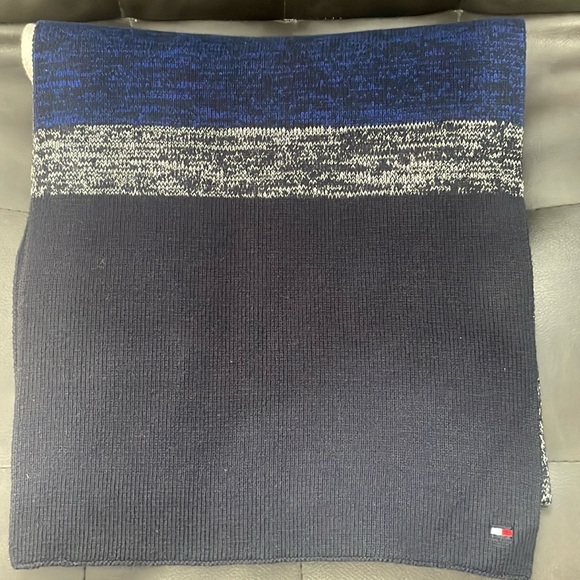 💙Tommy Hilfiger Scarf , Blue & White - Picture 3 of 7